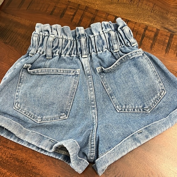 Pacing Mom Shorts - Picture 2 of 3